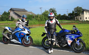 真夏の早朝、スポーツツーリング