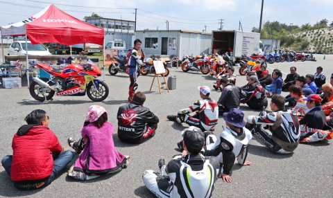 秋吉さんを招いてのライディングスクール開催